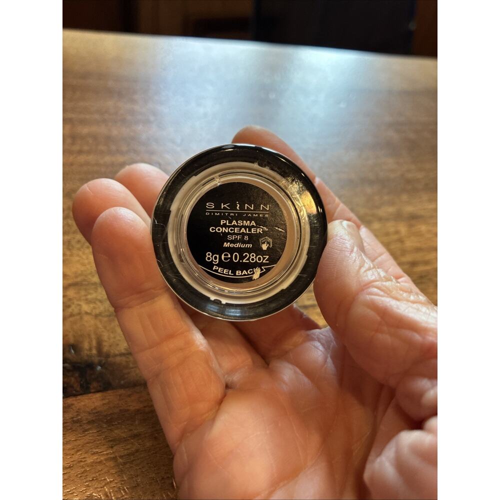 SKINN plasma concealer SPF 8 0.28 SEALED MEDIUM